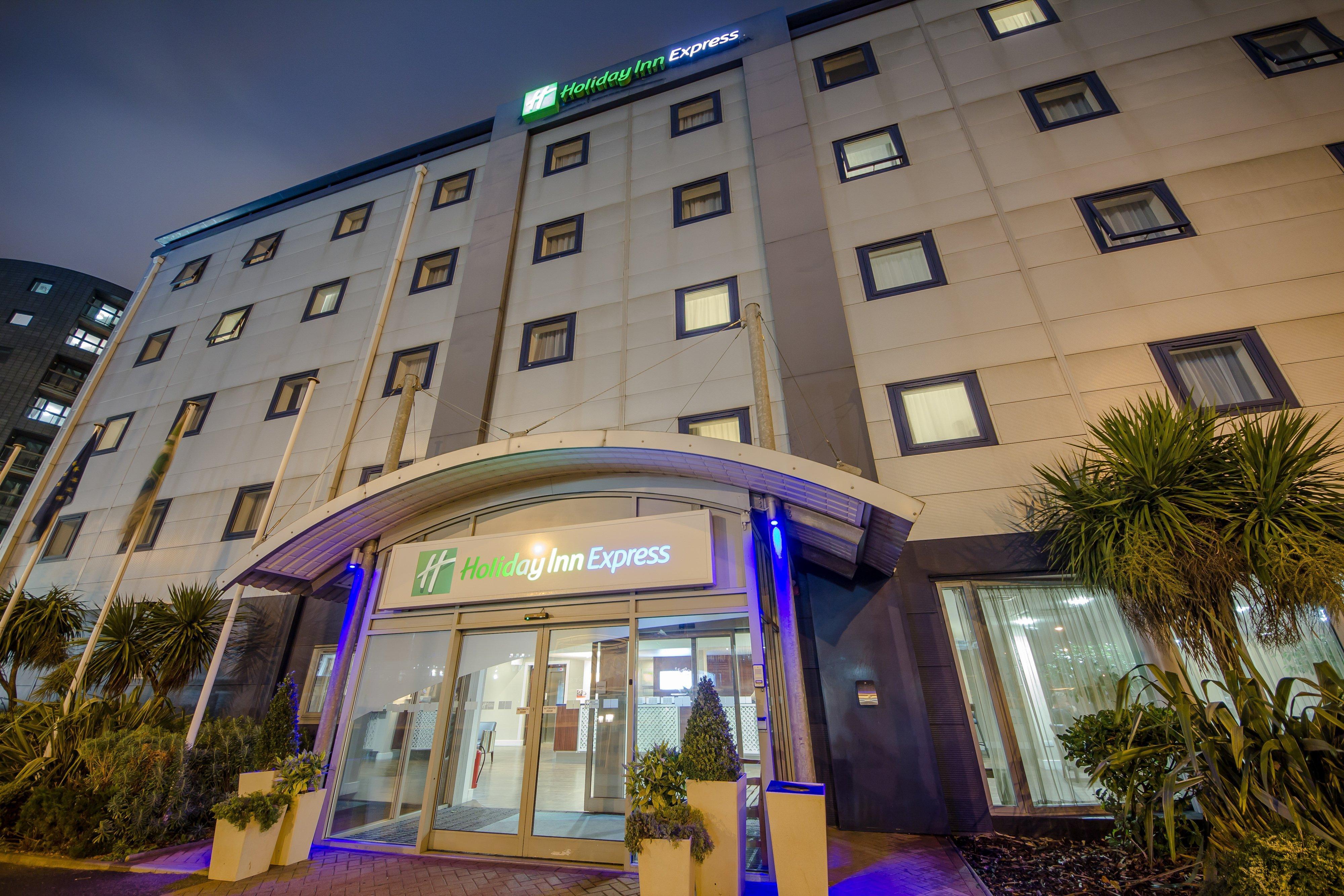 Holiday Inn Express Royal Docks By Ihg London Exterior foto