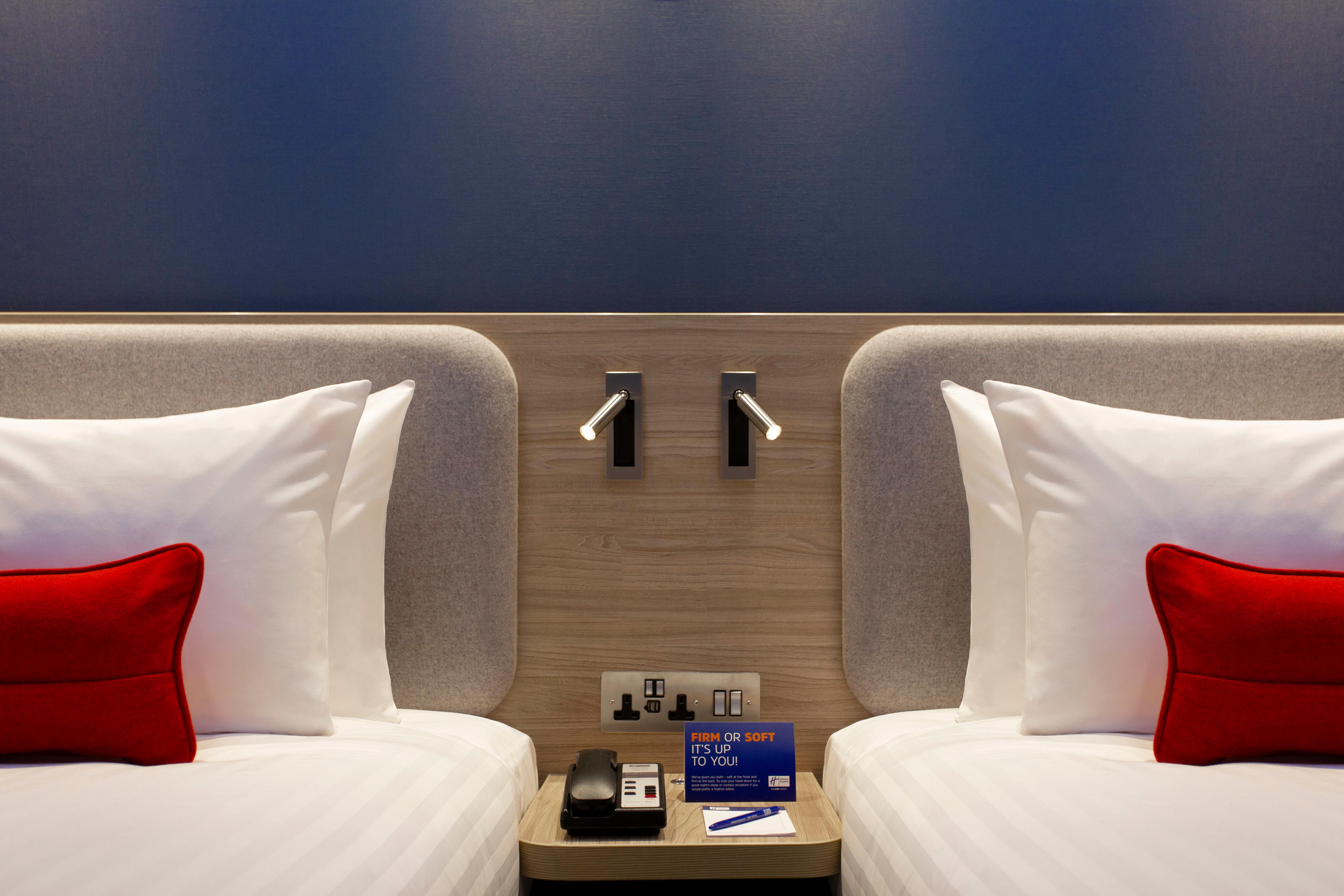 Holiday Inn Express Royal Docks By Ihg London Exterior foto