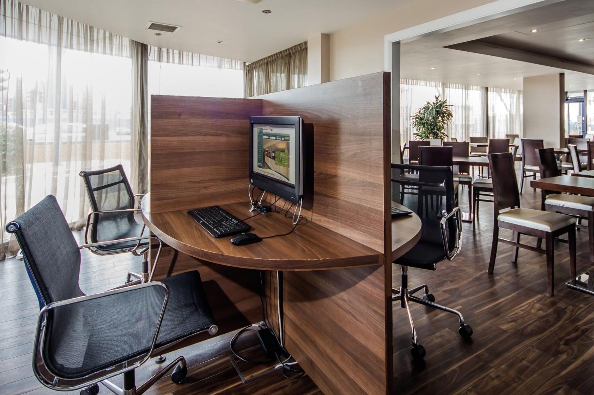 Holiday Inn Express Royal Docks By Ihg London Exterior foto