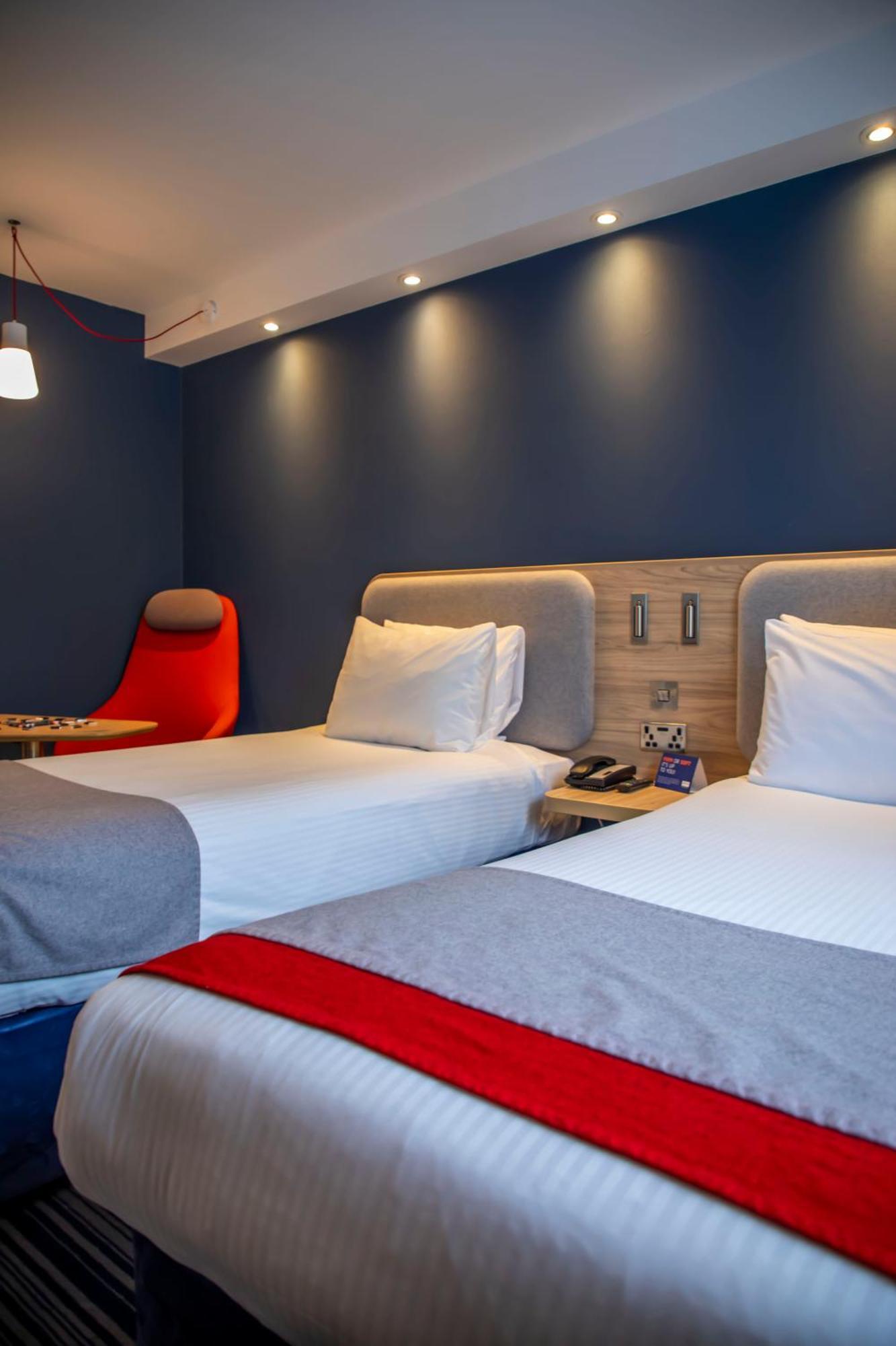 Holiday Inn Express Royal Docks By Ihg London Exterior foto