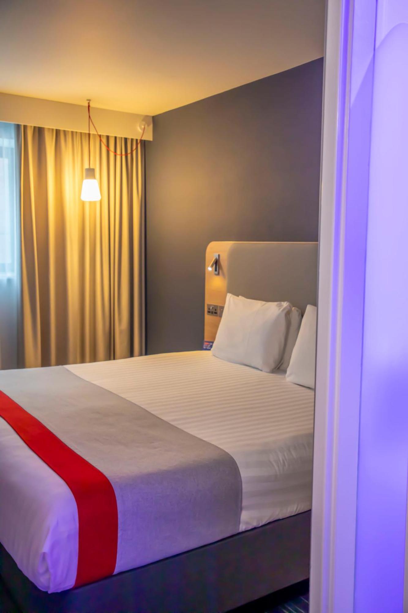 Holiday Inn Express Royal Docks By Ihg London Exterior foto