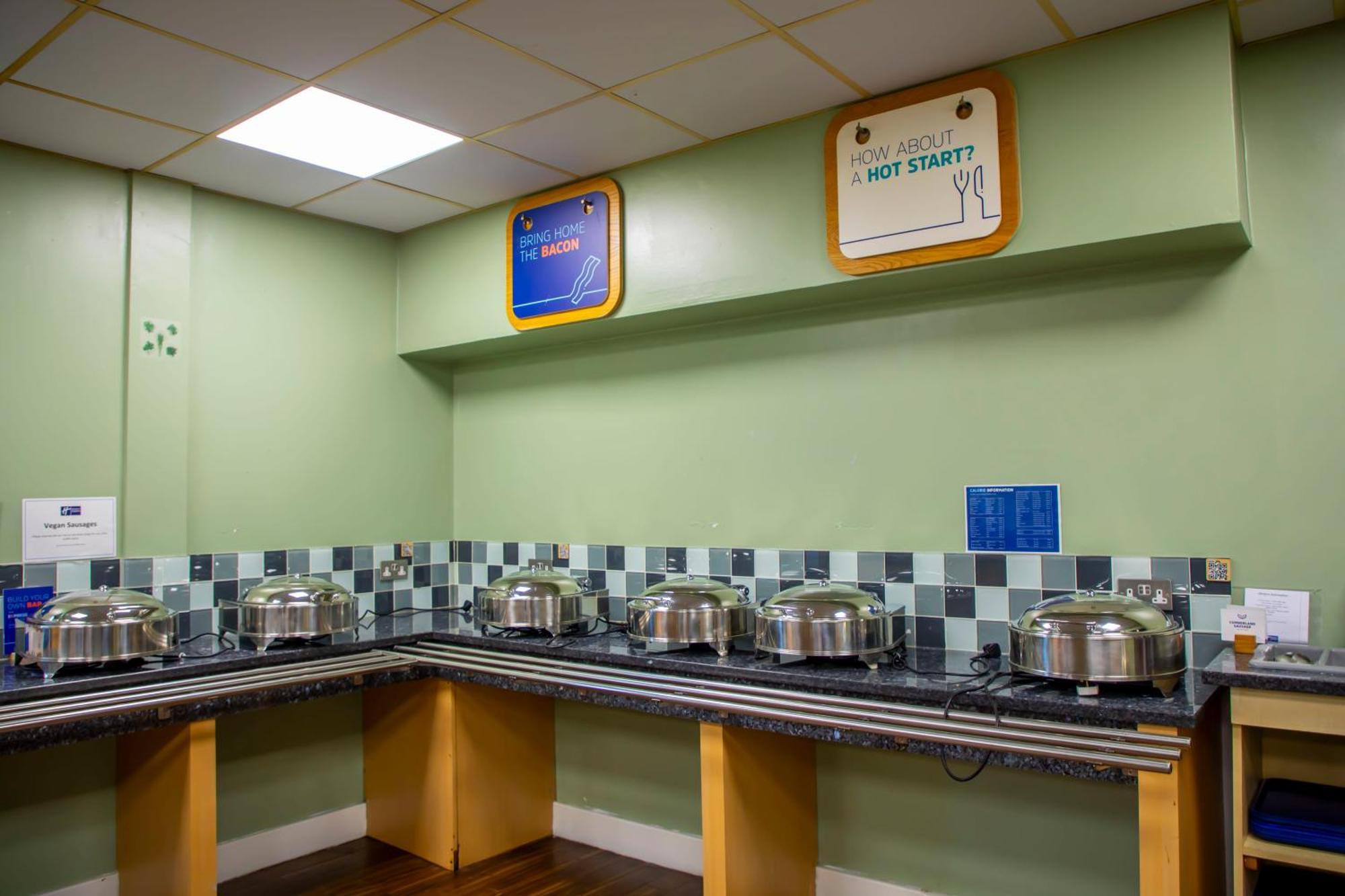 Holiday Inn Express Royal Docks By Ihg London Exterior foto