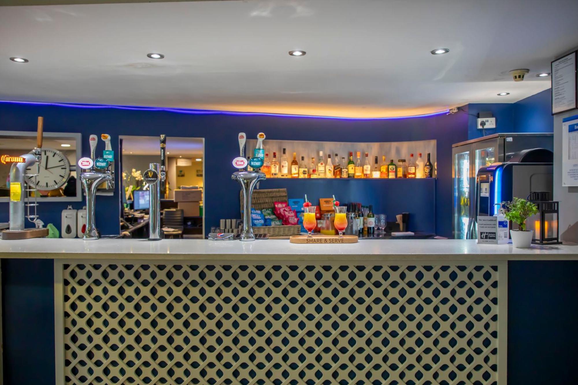 Holiday Inn Express Royal Docks By Ihg London Exterior foto