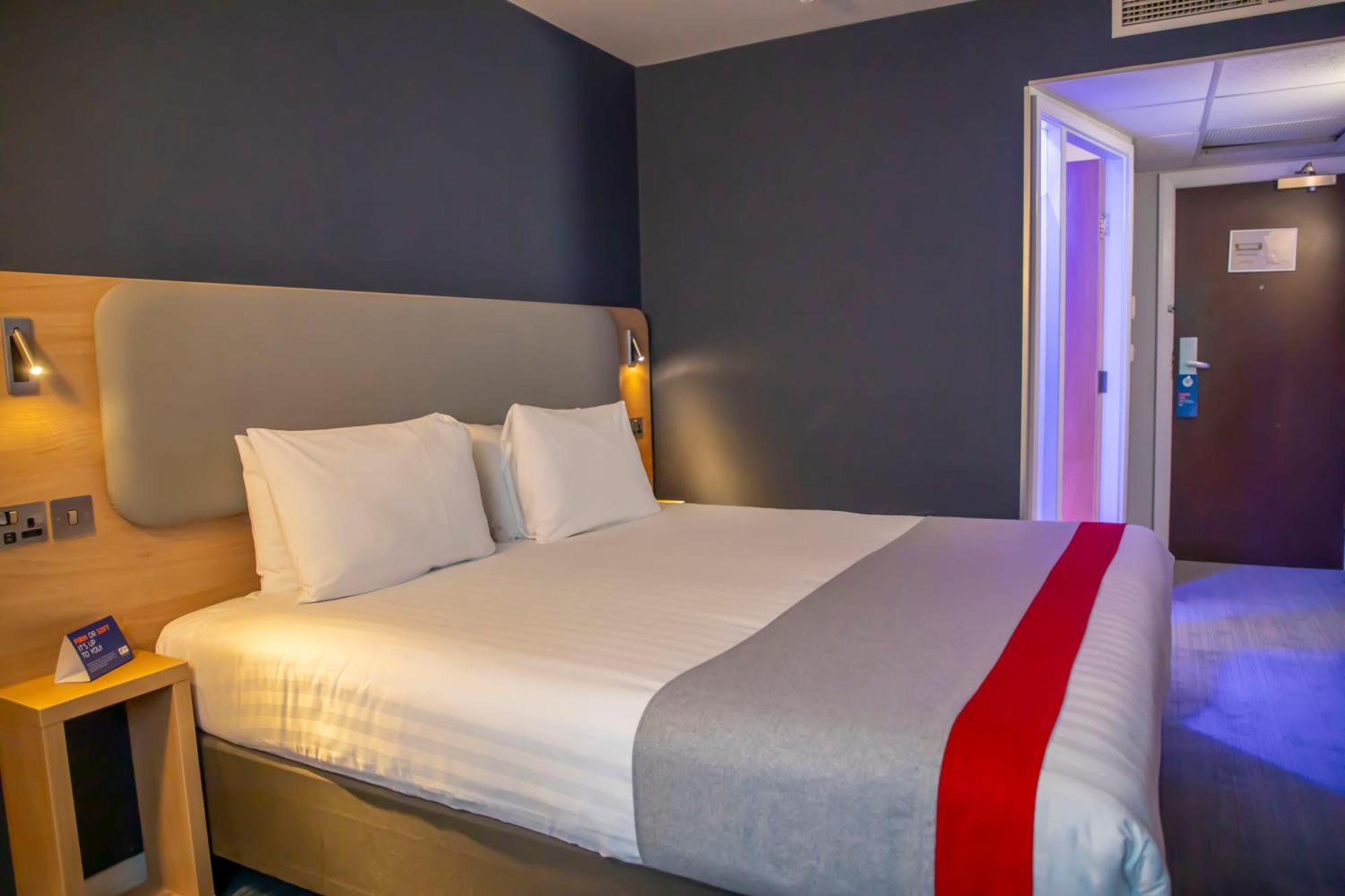 Holiday Inn Express Royal Docks By Ihg London Exterior foto