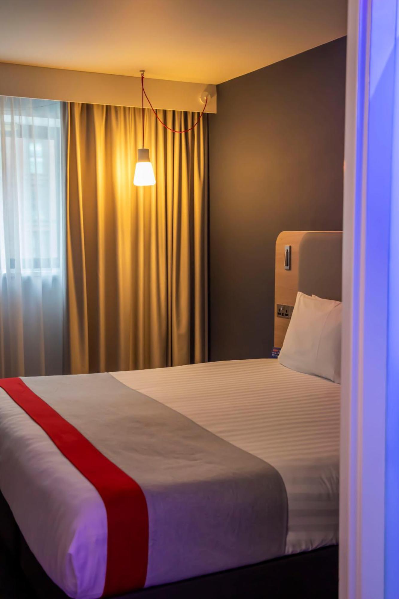 Holiday Inn Express Royal Docks By Ihg London Exterior foto
